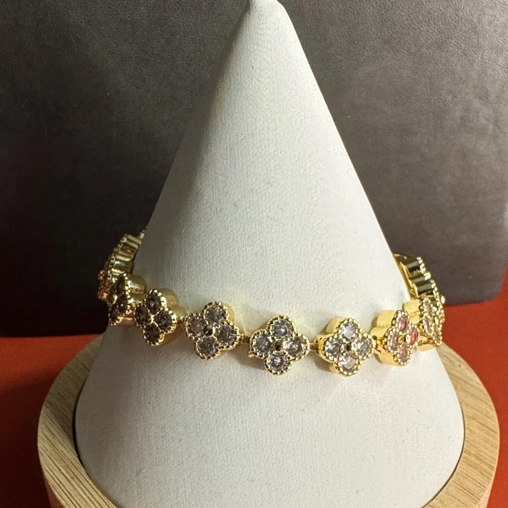 Elegant Gold and Silver Floral Bracelet - Picture 5 of 5